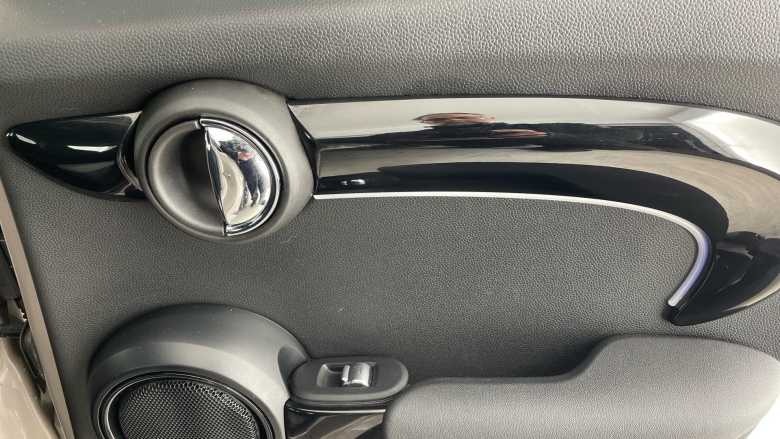 MINI Hatchback 2.0 Cooper S Sport 5dr Auto [Comfort/Nav Pack] Petrol Hatchback